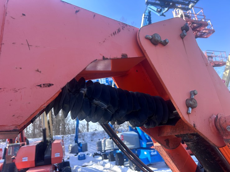 2011-jlg-660sj-image-37