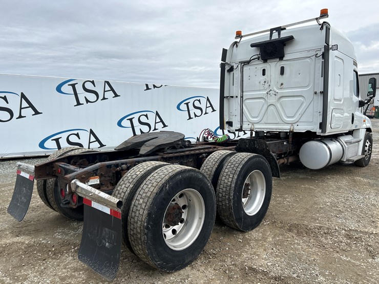 2017-massey-ferguson-8-image-5