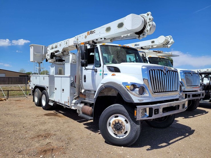 2012-international-7400-image-2