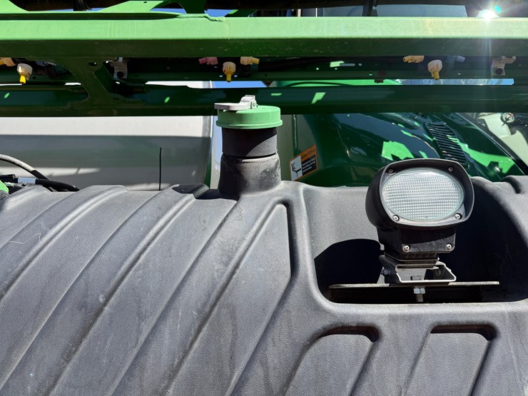 2015-john-deere-r4038-image-11