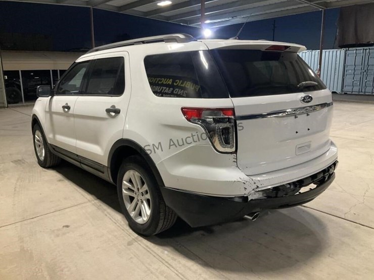 2015-ford-explorer-image-5