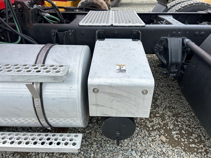 2015-kenworth-t680-image-17