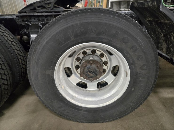 #2295-•-2016-freightliner-cascadia-day-cab-truck-tractor-image-73