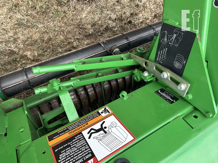 2011-john-deere-568-image-40