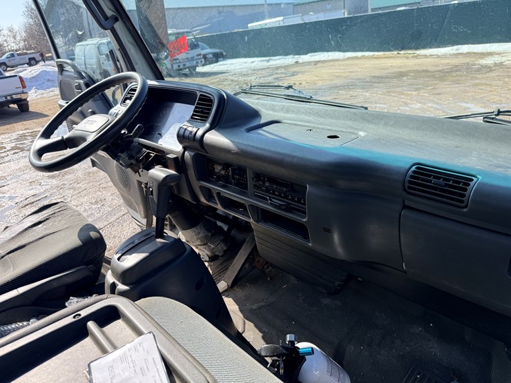 2001-isuzu-npr-image-44