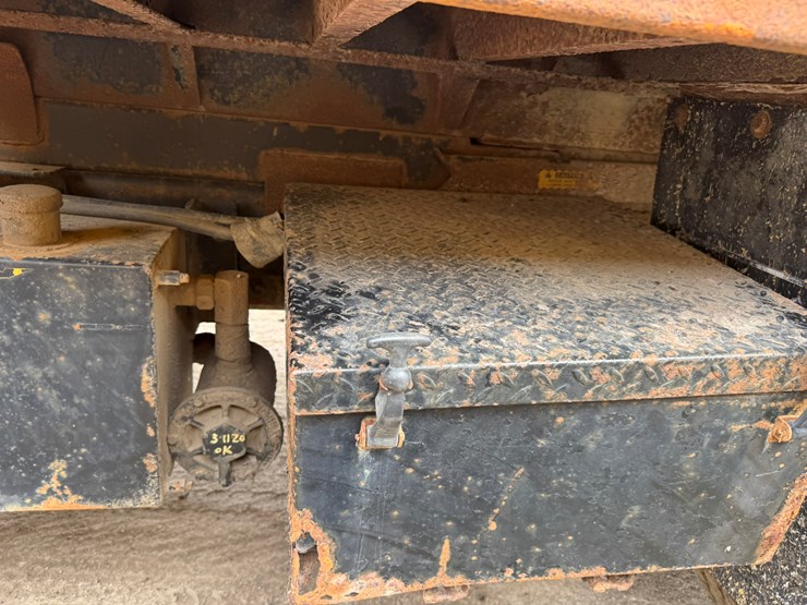 1977-ford-8000-image-35