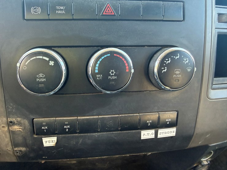 #2034-•-2012-ram-5500-heavy-duty-service-truck-image-48