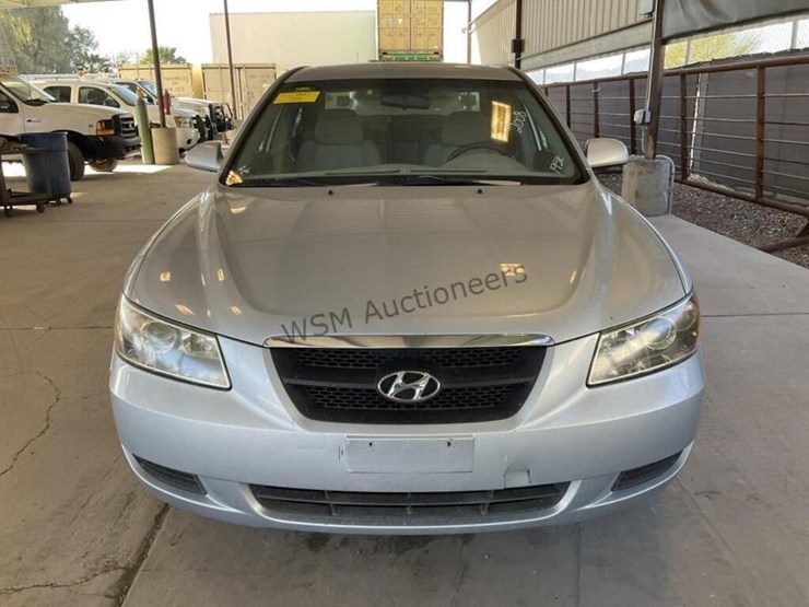 2008-hyundai-sonata-gls-sdn-image-3