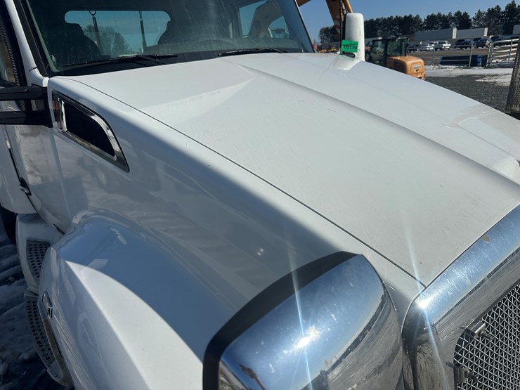 2017-kenworth-t680-image-12