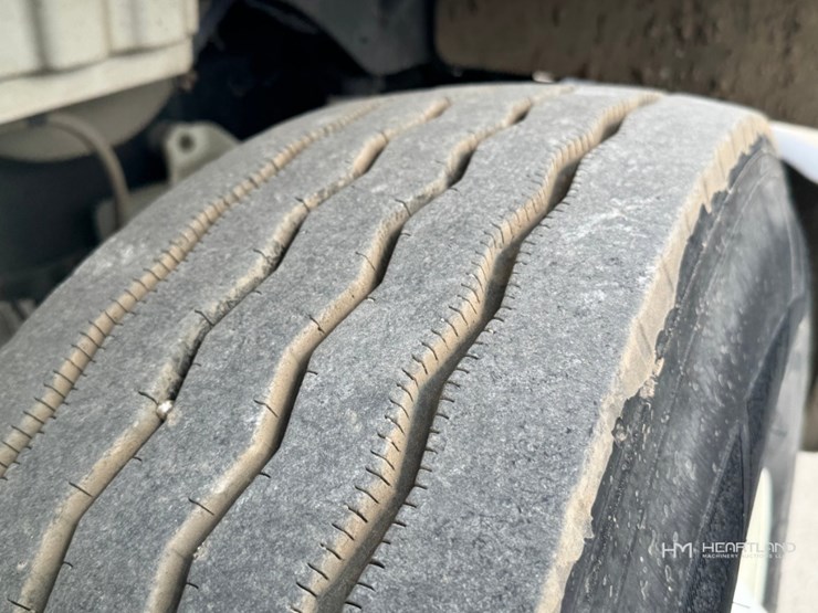 2023-freightliner-m2-106-image-30