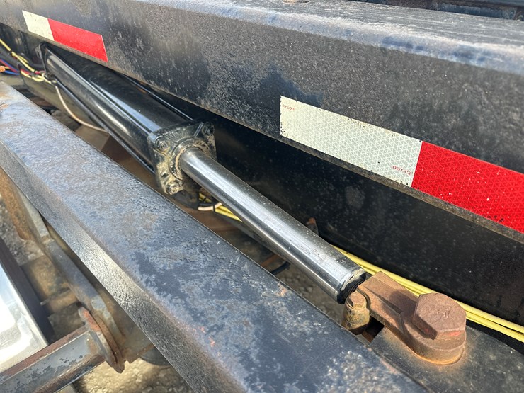 2010-massey-ferguson-8-image-55