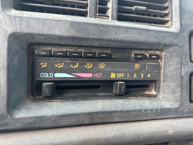 2000-gmc-t6500-image-37