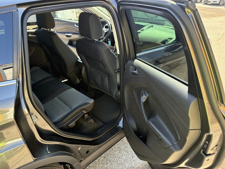 2015-ford-escape-se-image-10