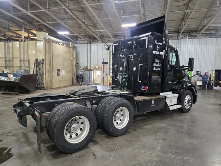 2015-kenworth-t680-image-5