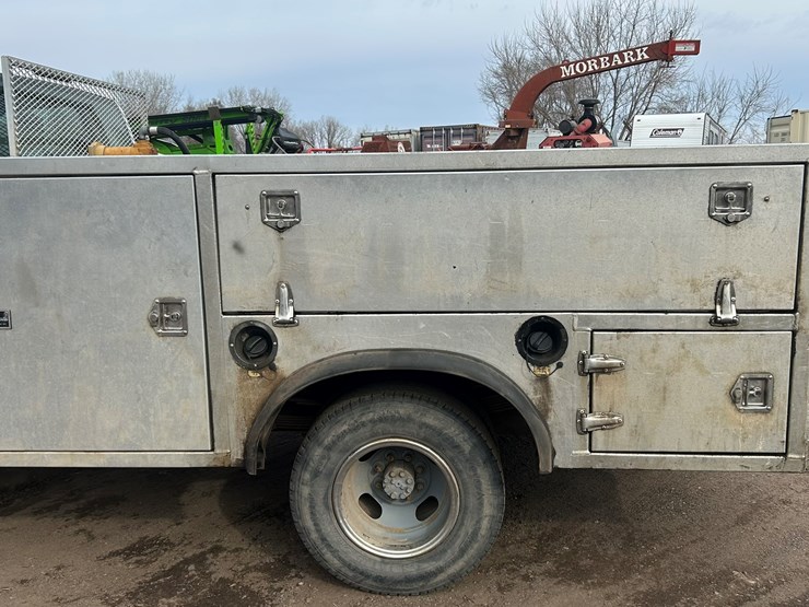 2004-chevrolet-3500-image-18