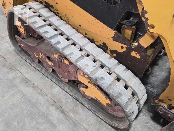 2015-caterpillar-259d-image-36