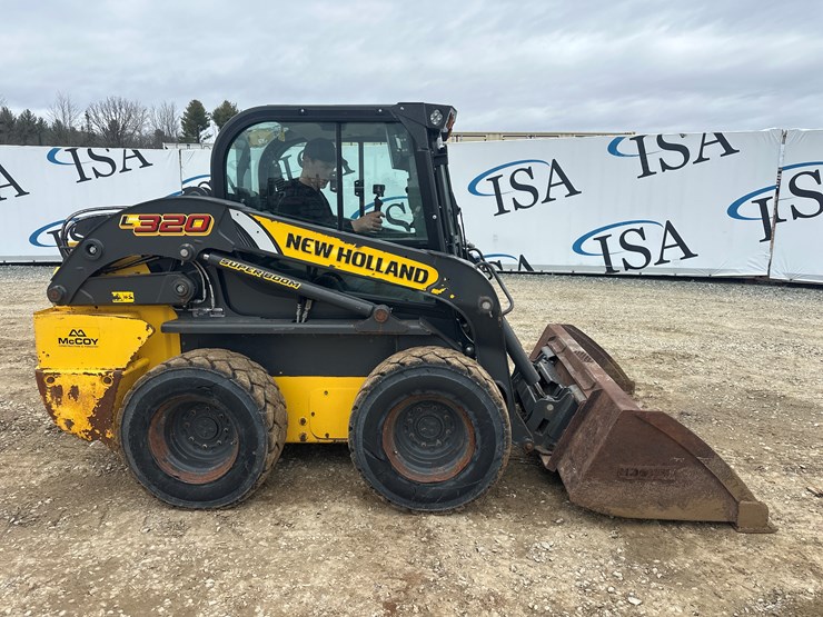 new-holland-l320-image-6