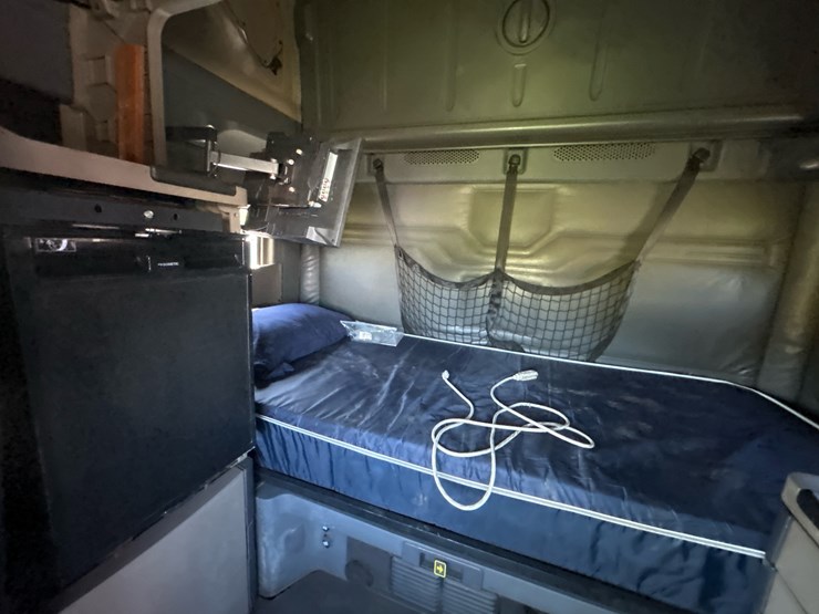 2015-freightliner-cascadia-125-image-15