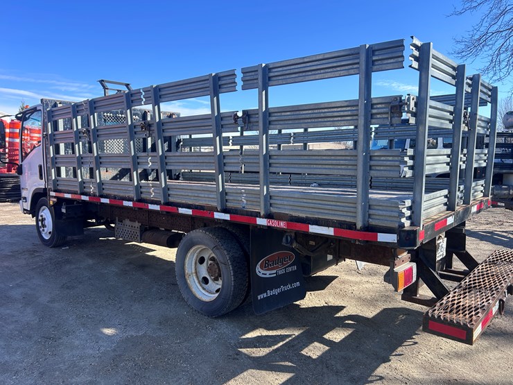 2013-isuzu-npr-image-3