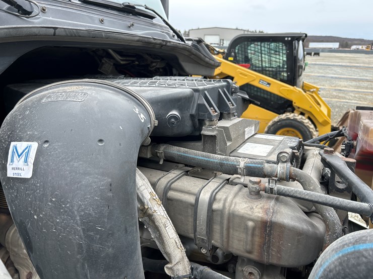 2017-massey-ferguson-8-image-45