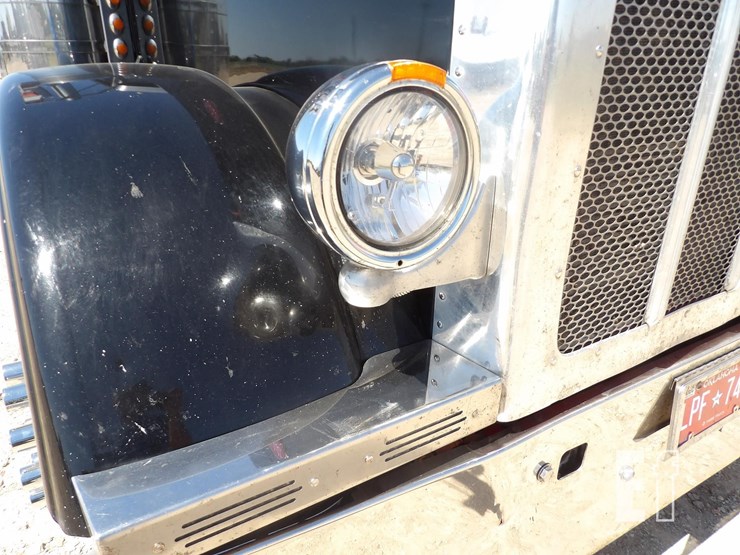 2008-peterbilt-389-image-17