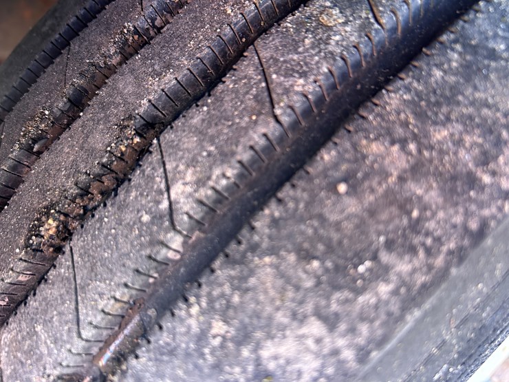 2012-isuzu-npr-image-56