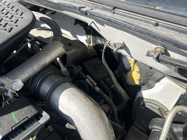 2005-gmc-3500-image-38