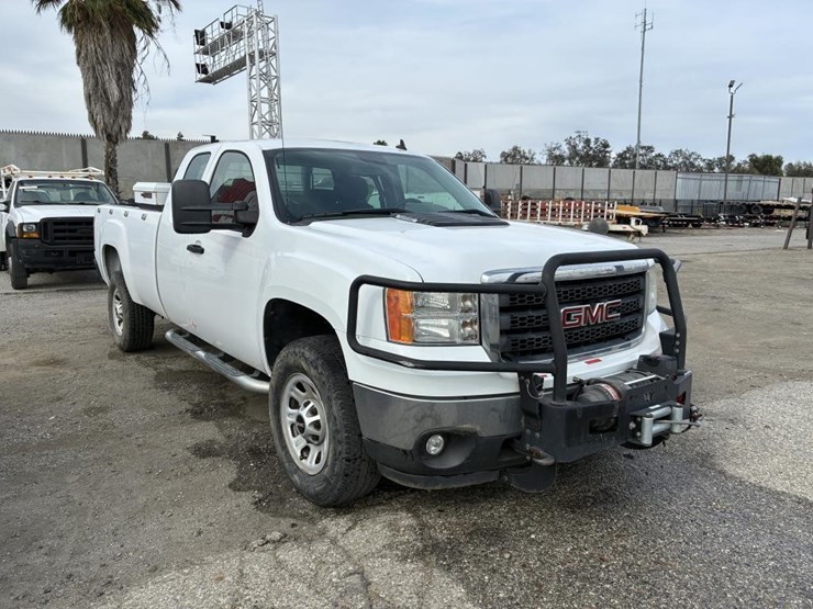 2012-gmc-sierra-3500-image-2