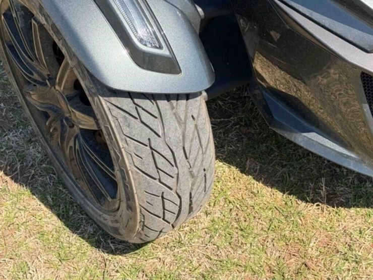 2018-can-am-spyder-rt-ltd-3-wheel-motorcycle-image-20