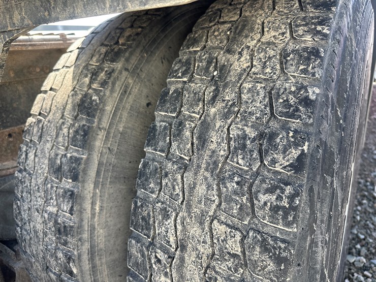 2014-massey-ferguson-8-image-62