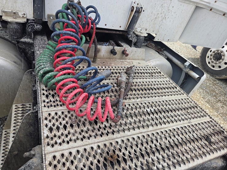 2007-peterbilt-579-image-20