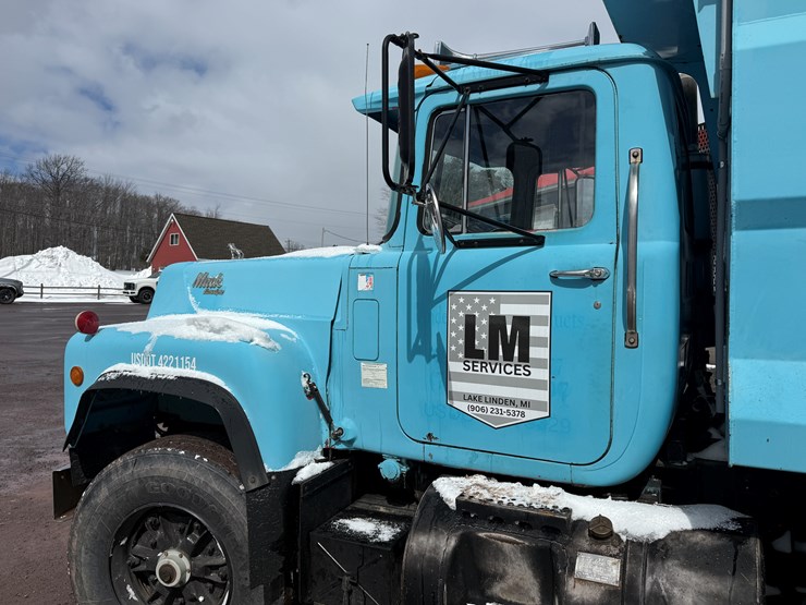 #1056-•-1989-mack-quad-axle-dump-truck-image-10