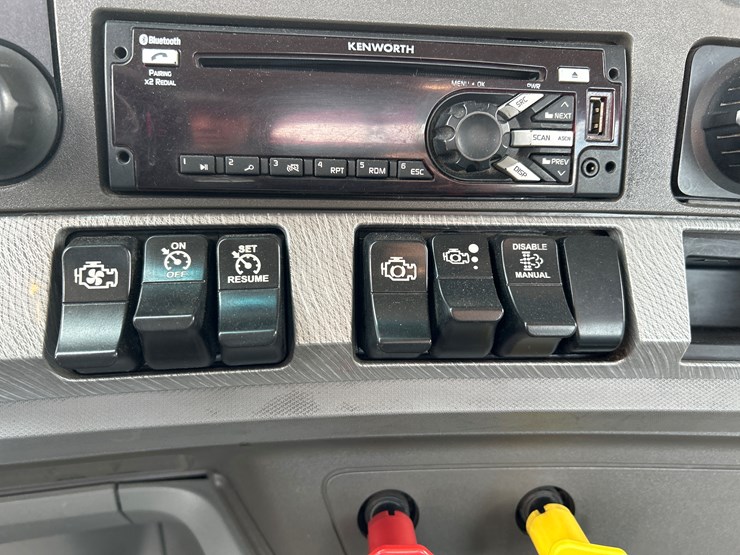 2015-kenworth-t680-image-67