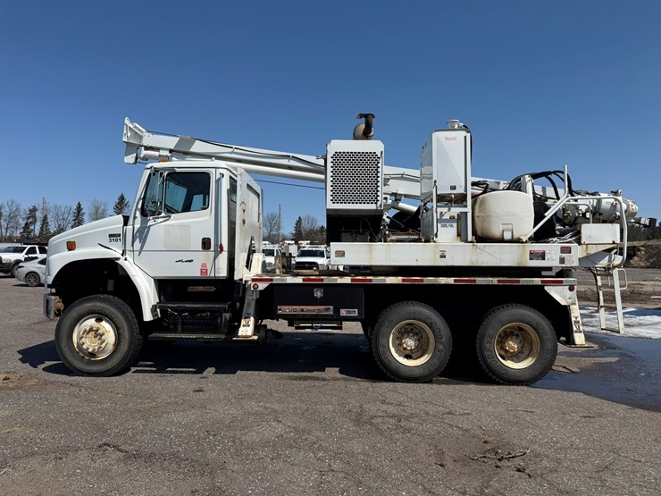 2002-freightliner-fl80-image-2