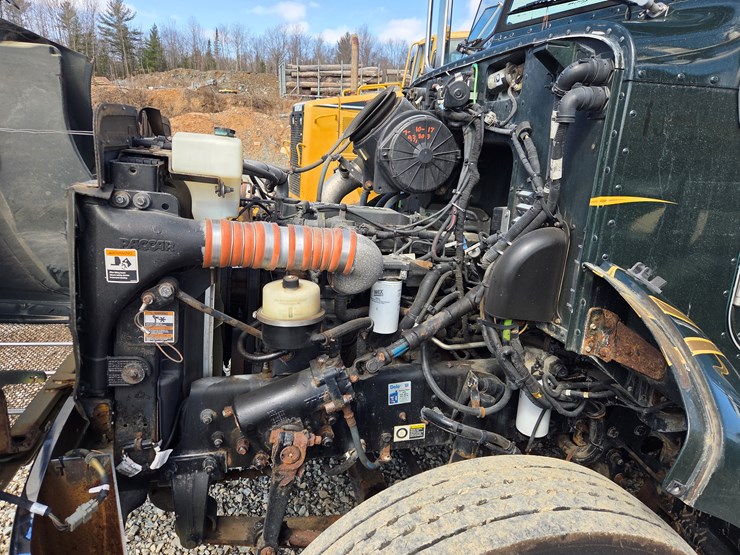 2013-peterbilt-337-image-35