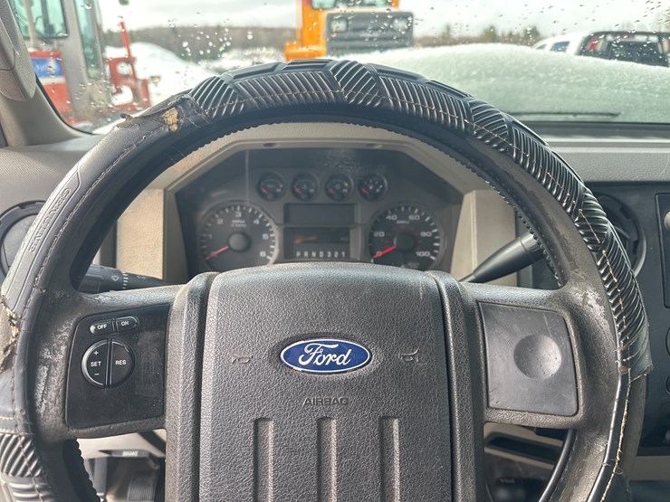 2010-ford-f350-image-36