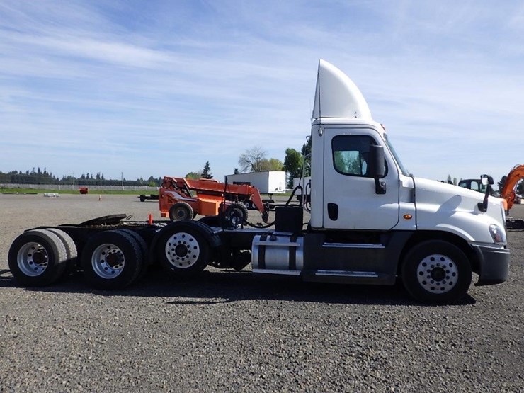 2018-freightliner-cascadia-125-image-4