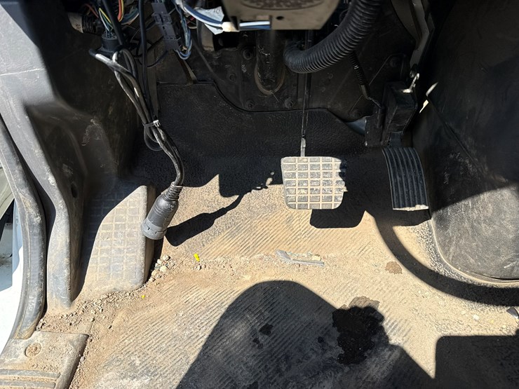 2010-international-7400-image-50