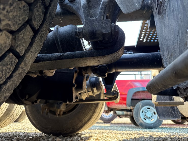 #2199-•-2020-international-a26-sleeper-cab-truck-tractor-image-42