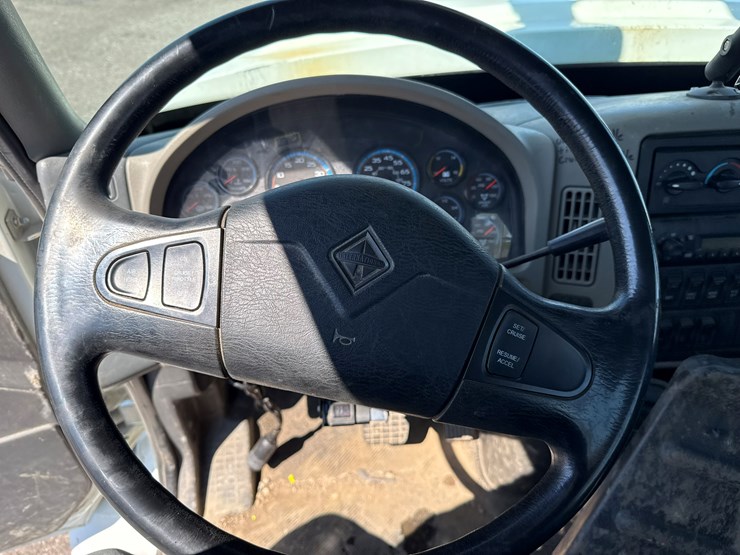 2010-international-7400-image-53