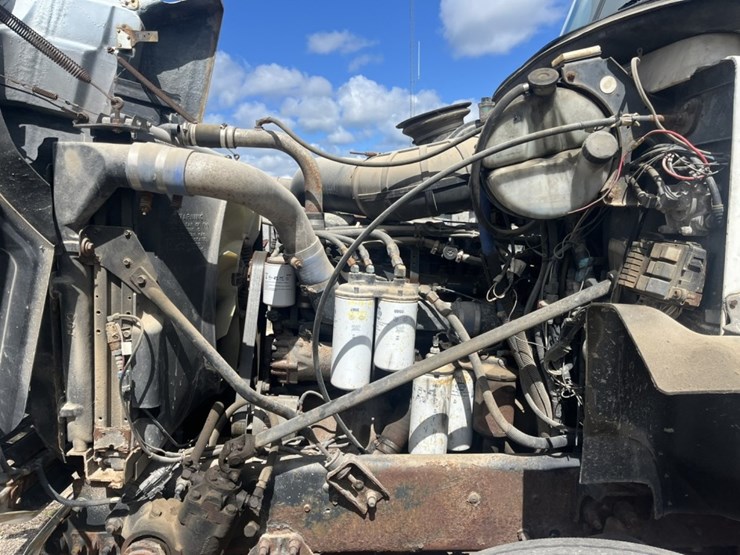 #1556-•-1999-mack-e7-460-day-cab-truck-tractor-image-24