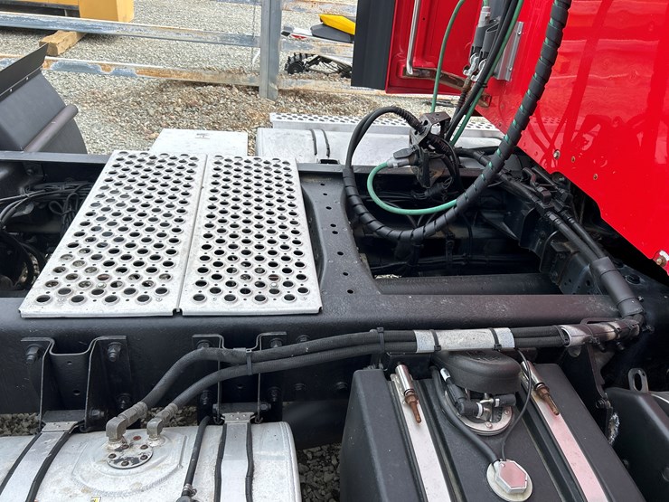 2015-kenworth-t680-image-32