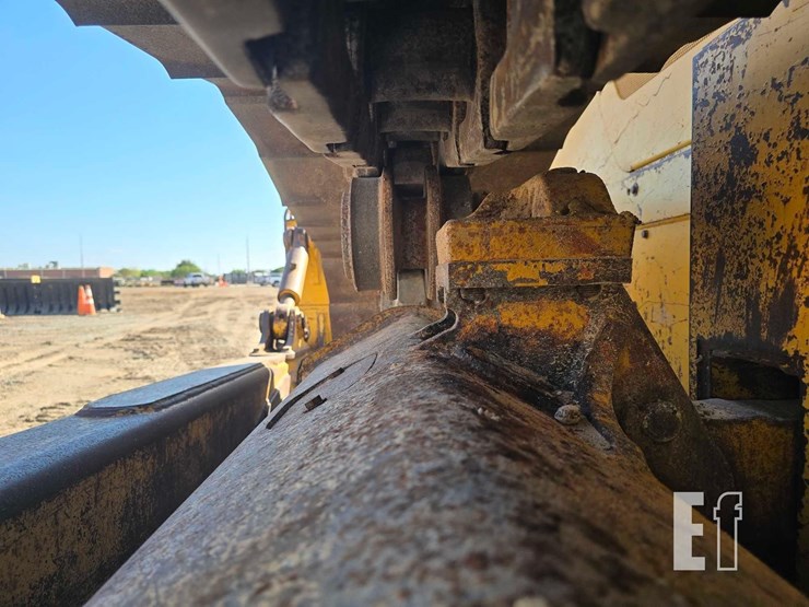 2006-deere-750j-image-30