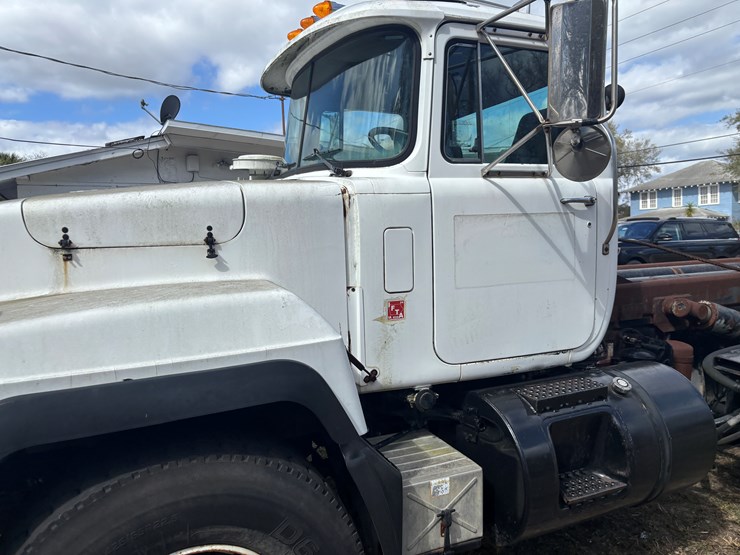 1999-mack-rd600-image-9