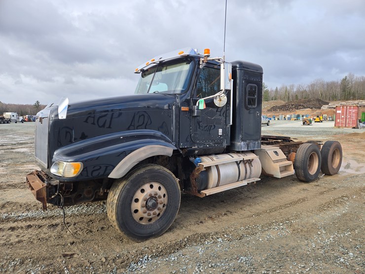 2014-massey-ferguson-8-image-7