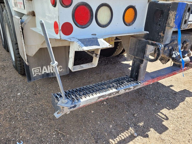 2012-international-7400-image-12