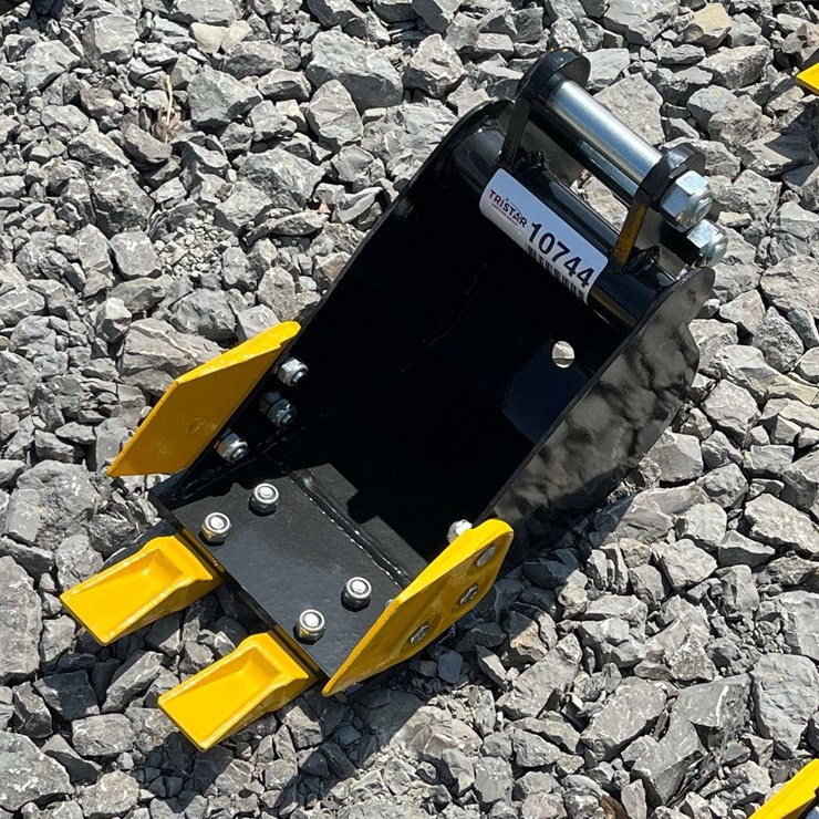 Unused 2026 CE 8" Toothed Bucket