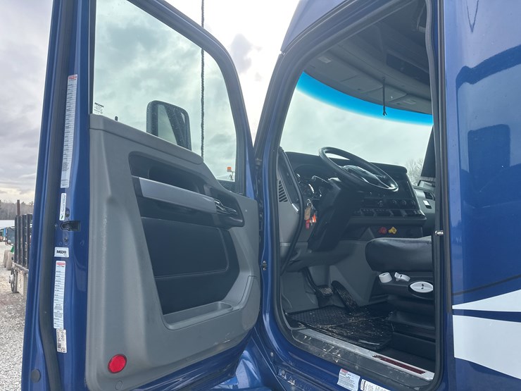 2020-kenworth-t680-image-35