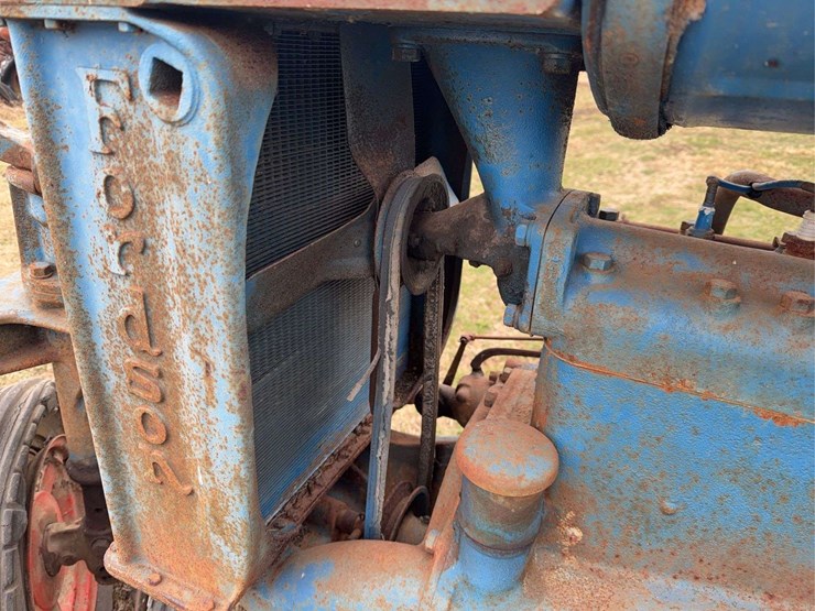 fordson-all-around-england-tractor-image-10