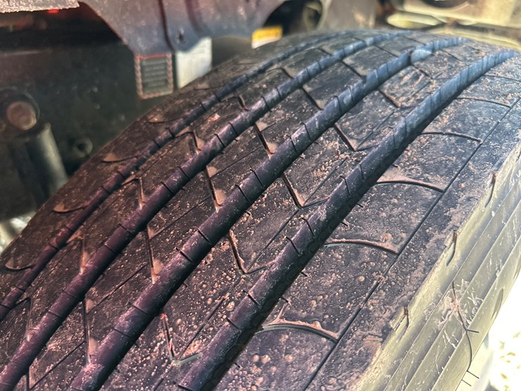 2014-massey-ferguson-8-image-66